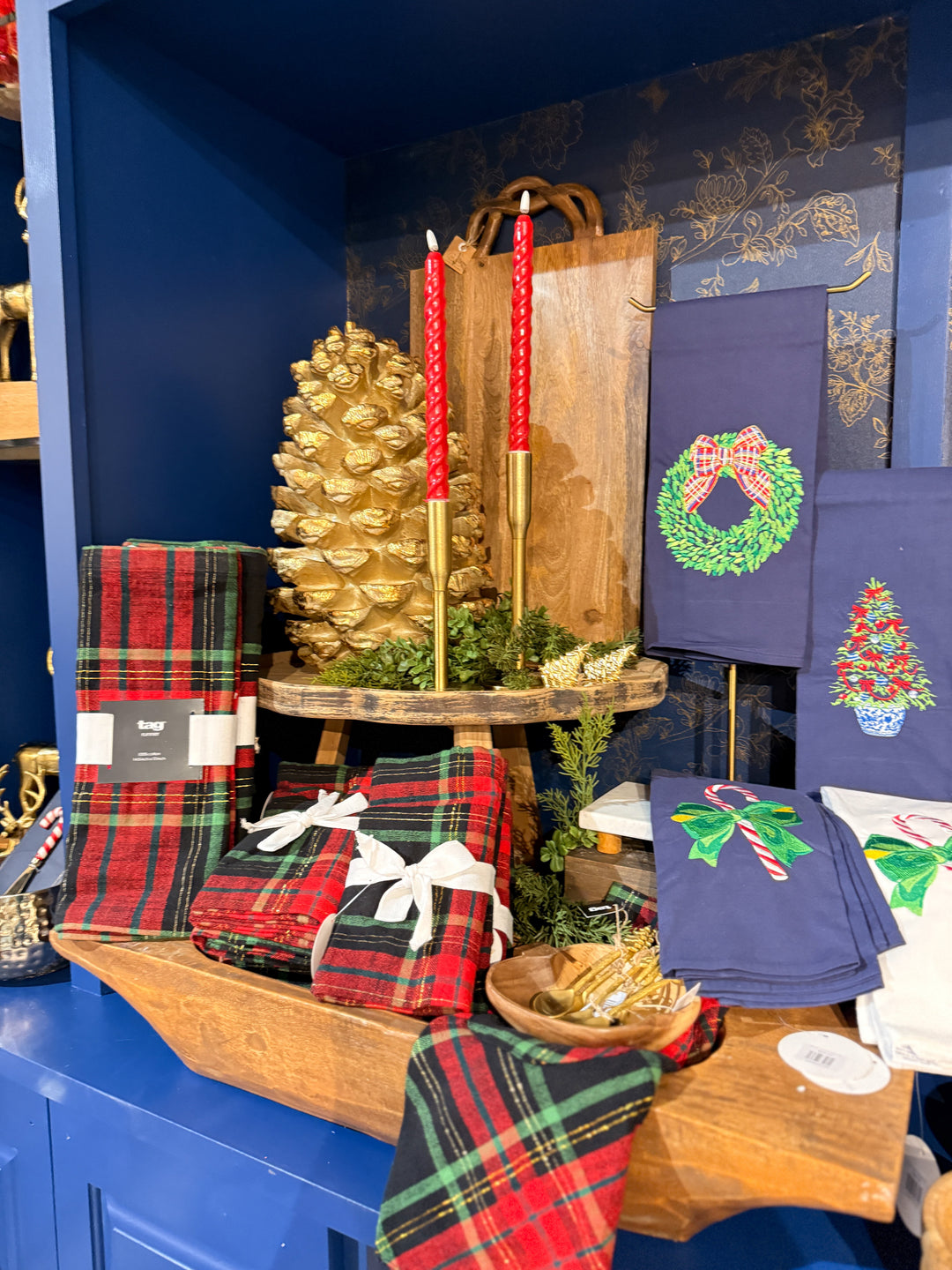 Holiday Decor & Serving