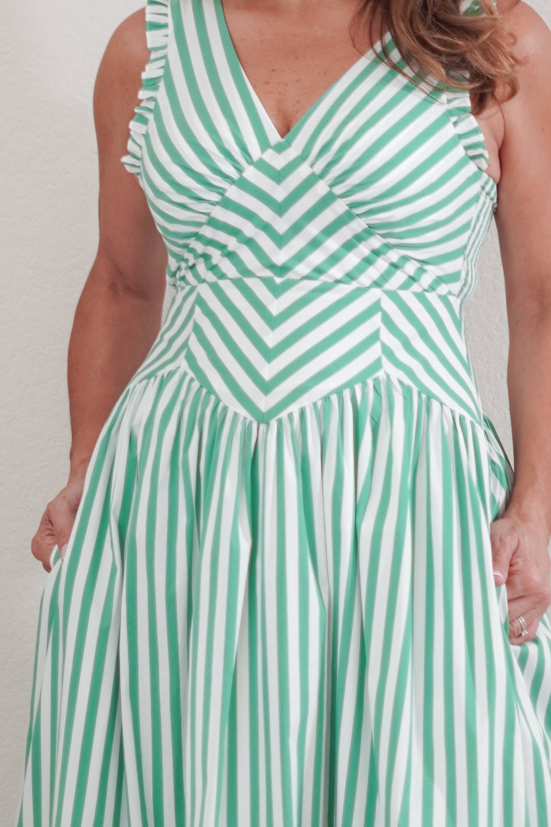 Women wearing navy blue midi dresses for spring