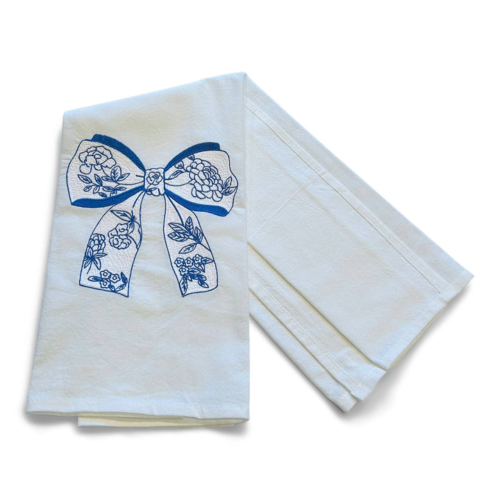 Towel - Big Chinoiserie Blue Bow on white