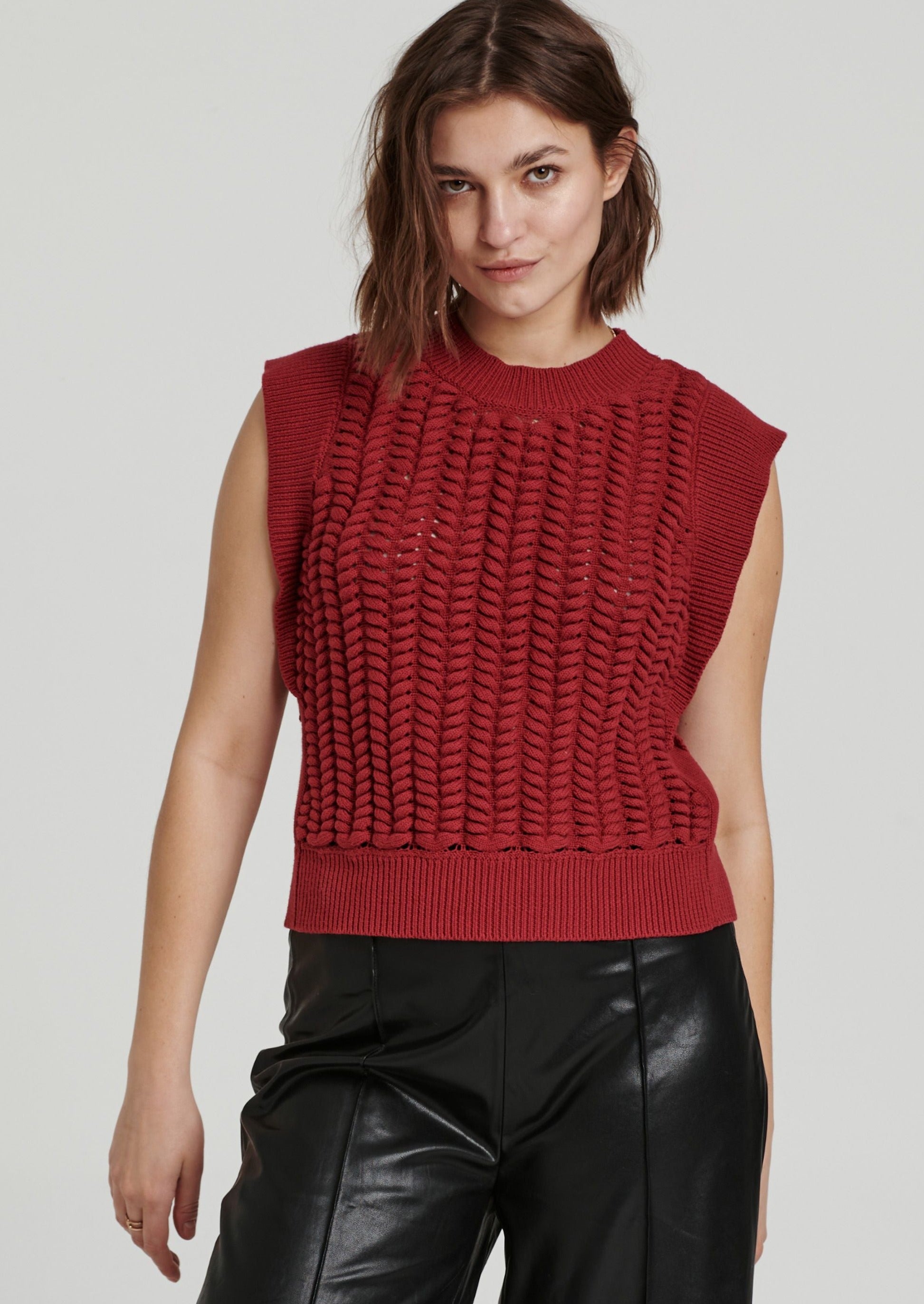 Keeley Sweater Vest Vino