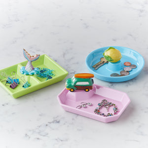 These colorful dishes will bring some cheer to your organizational tendencies! Keep candy, keys, business cards, slices of lemon and lime! you name it, the dainty dishes will hold it! And they look so cute with all the new minis! 